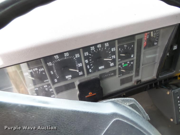 image for item K1401 1996 International 4700 box truck