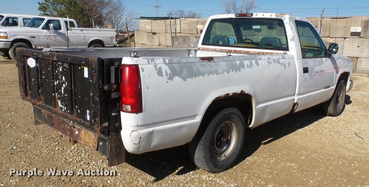 image for item K8072 1994 Chevrolet 1500 pickup truck