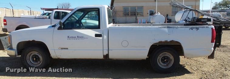 image for item K8072 1994 Chevrolet 1500 pickup truck