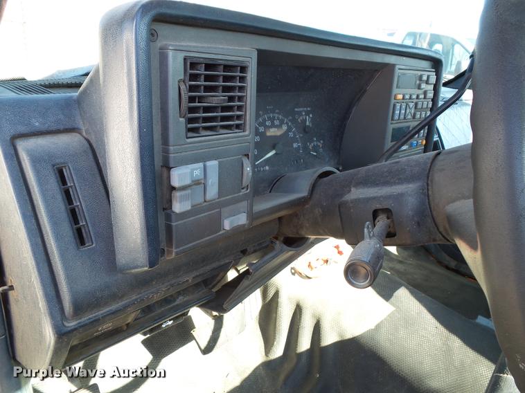 image for item K8072 1994 Chevrolet 1500 pickup truck