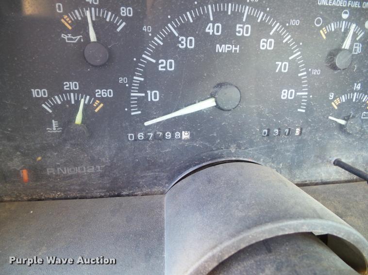 image for item K8072 1994 Chevrolet 1500 pickup truck