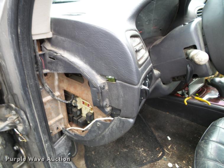 image for item K8076 1999 Chrysler Concorde LXI