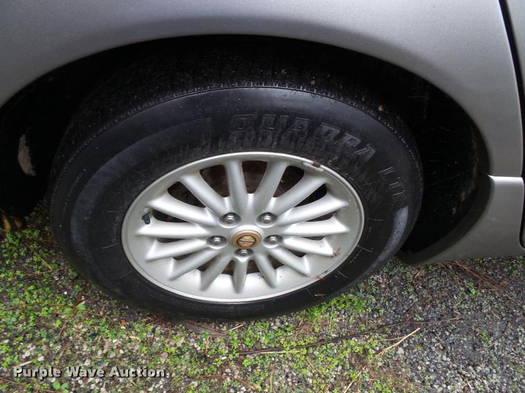 image for item K8076 1999 Chrysler Concorde LXI