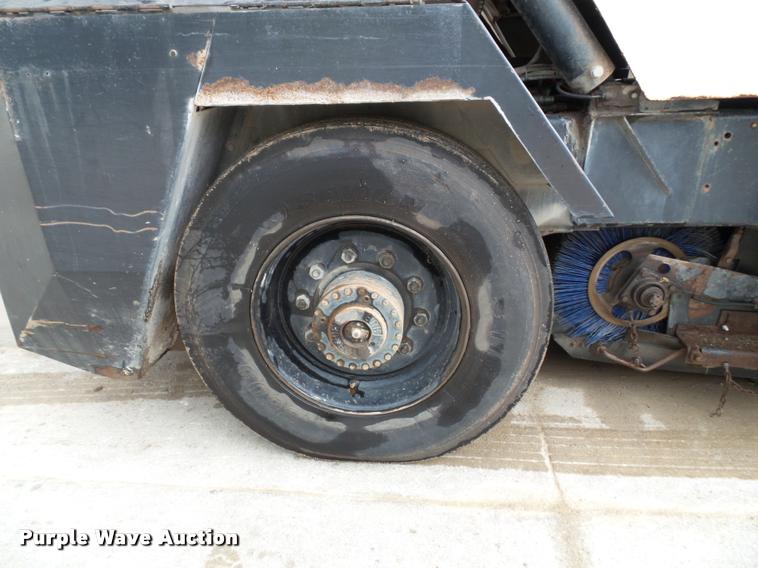 image for item K8077 1996 Johnston V3000SP street sweeper