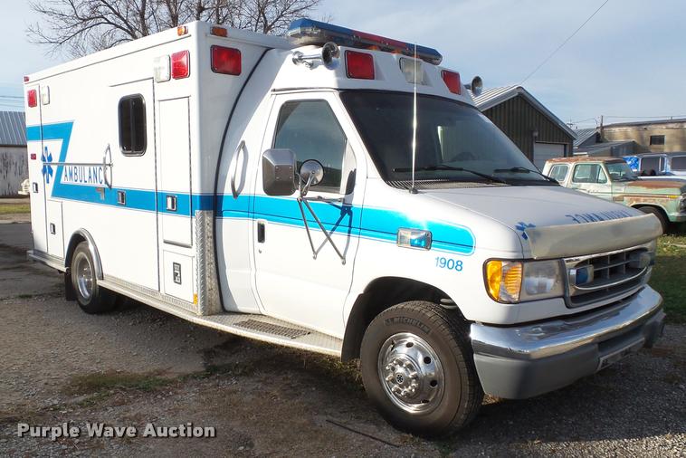 image for item K8083 1999 Ford Econoline E450 ambulance