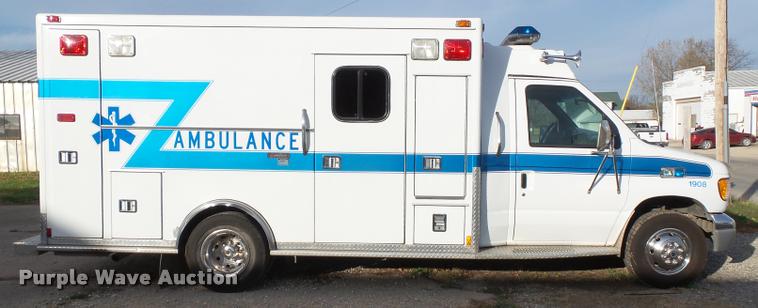 image for item K8083 1999 Ford Econoline E450 ambulance