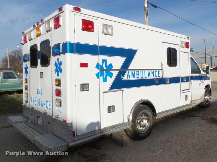 image for item K8083 1999 Ford Econoline E450 ambulance