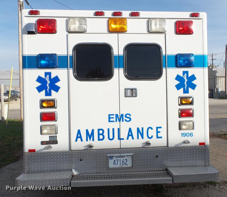 image for item K8083 1999 Ford Econoline E450 ambulance