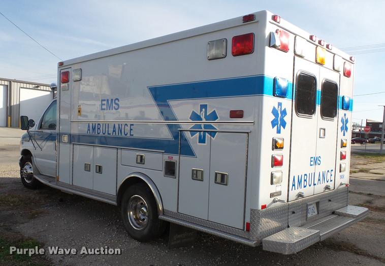 image for item K8083 1999 Ford Econoline E450 ambulance