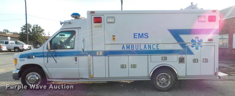 image for item K8083 1999 Ford Econoline E450 ambulance