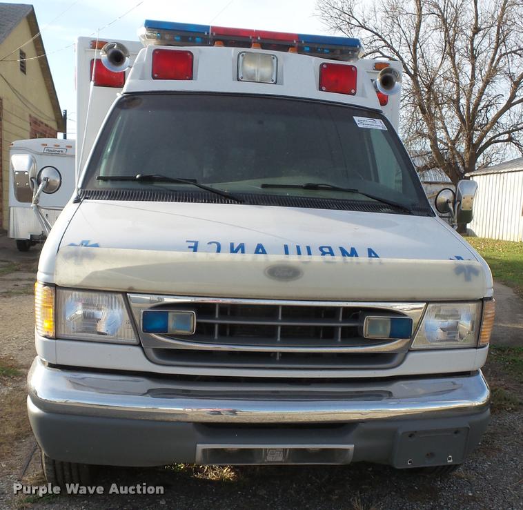 image for item K8083 1999 Ford Econoline E450 ambulance
