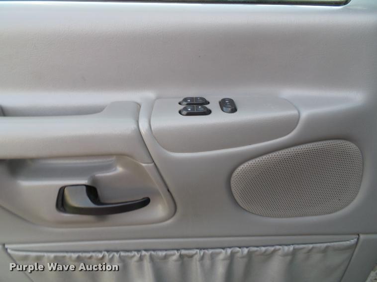 image for item K8083 1999 Ford Econoline E450 ambulance