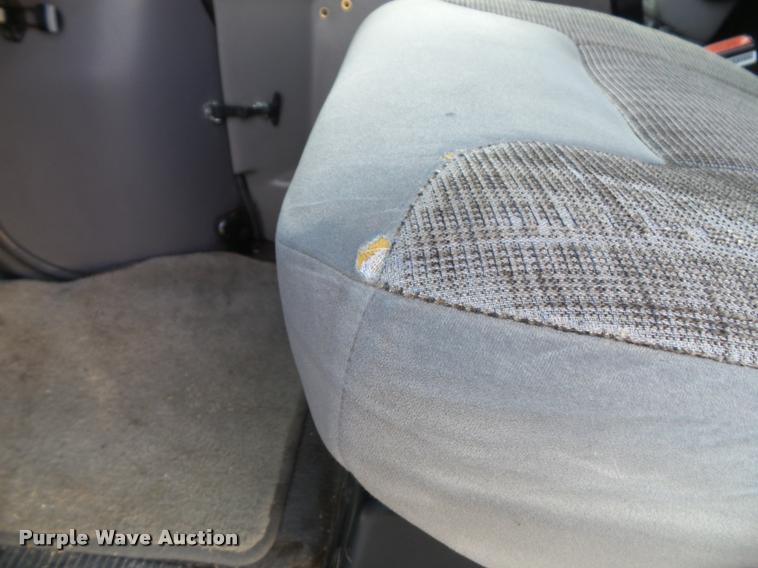 image for item K8083 1999 Ford Econoline E450 ambulance