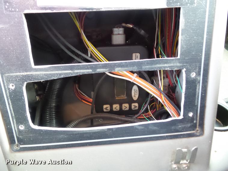 image for item K8083 1999 Ford Econoline E450 ambulance