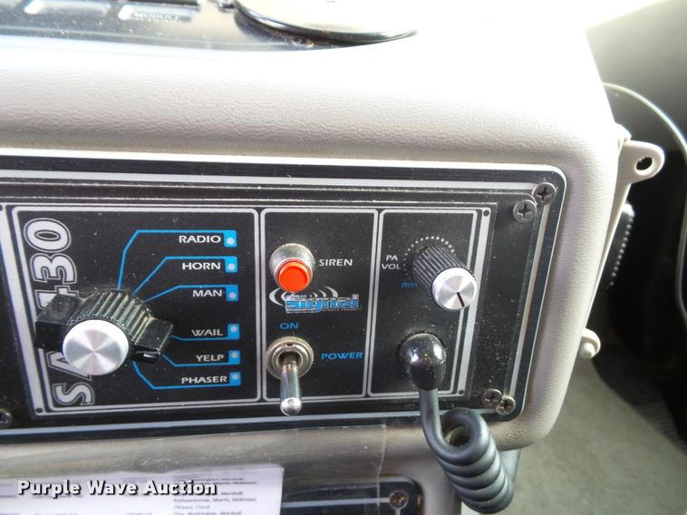 image for item K8083 1999 Ford Econoline E450 ambulance