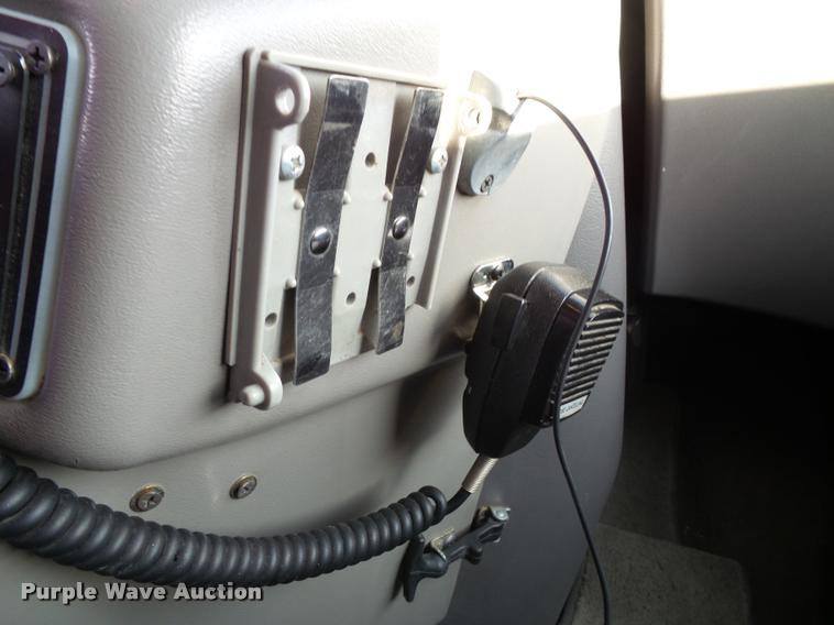 image for item K8083 1999 Ford Econoline E450 ambulance