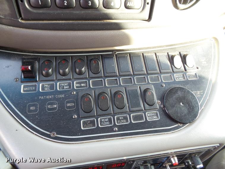 image for item K8083 1999 Ford Econoline E450 ambulance