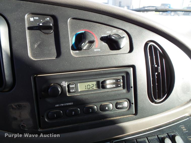 image for item K8083 1999 Ford Econoline E450 ambulance