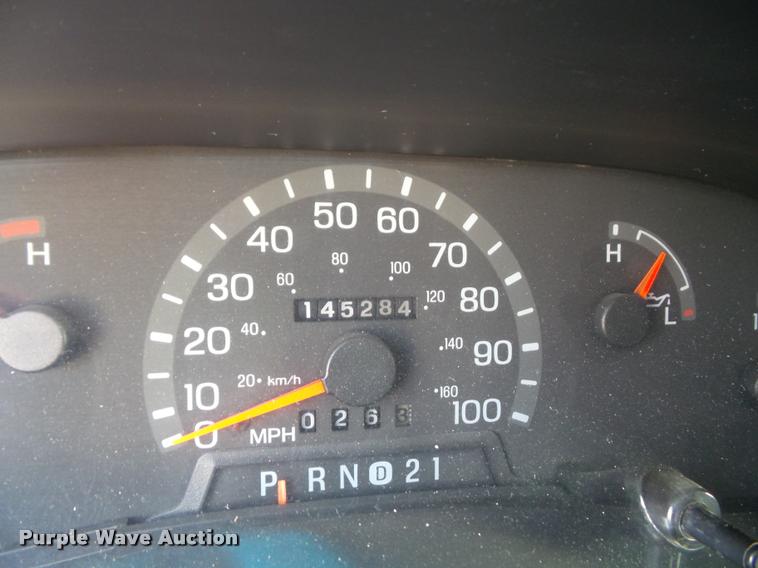 image for item K8083 1999 Ford Econoline E450 ambulance