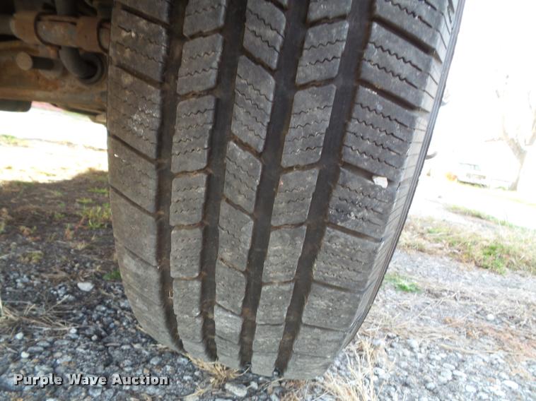 image for item K8083 1999 Ford Econoline E450 ambulance