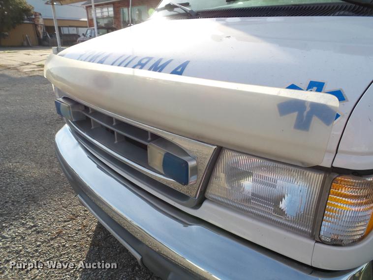 image for item K8083 1999 Ford Econoline E450 ambulance