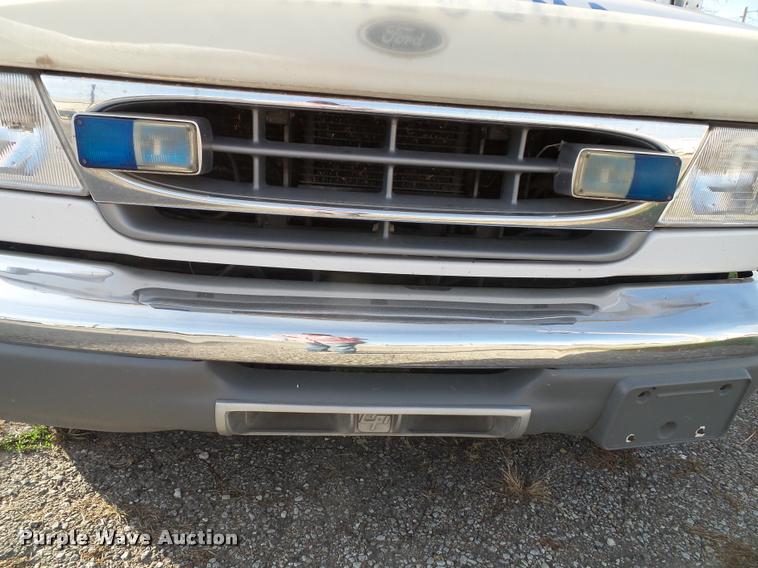 image for item K8083 1999 Ford Econoline E450 ambulance