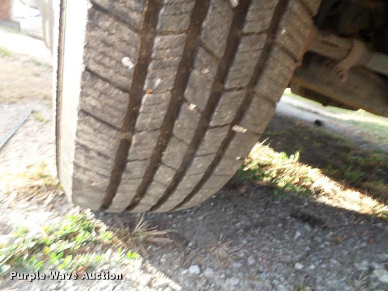 image for item K8083 1999 Ford Econoline E450 ambulance