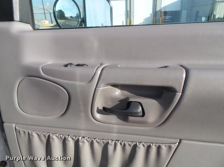 image for item K8083 1999 Ford Econoline E450 ambulance