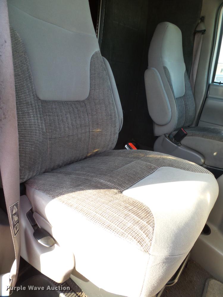 image for item K8083 1999 Ford Econoline E450 ambulance