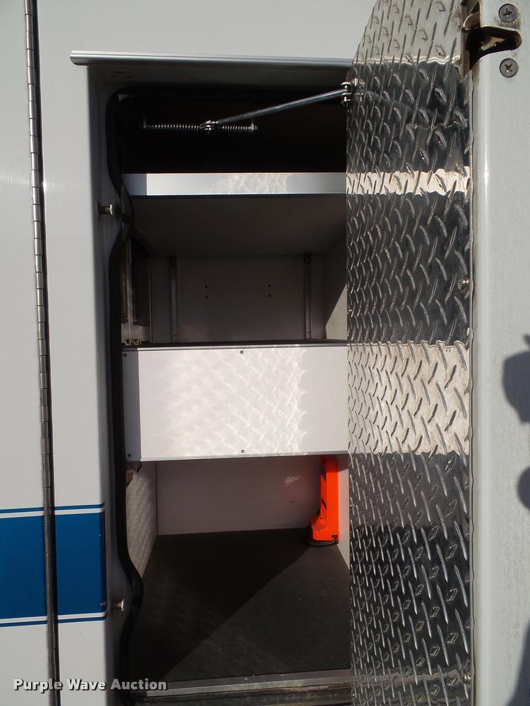 image for item K8083 1999 Ford Econoline E450 ambulance