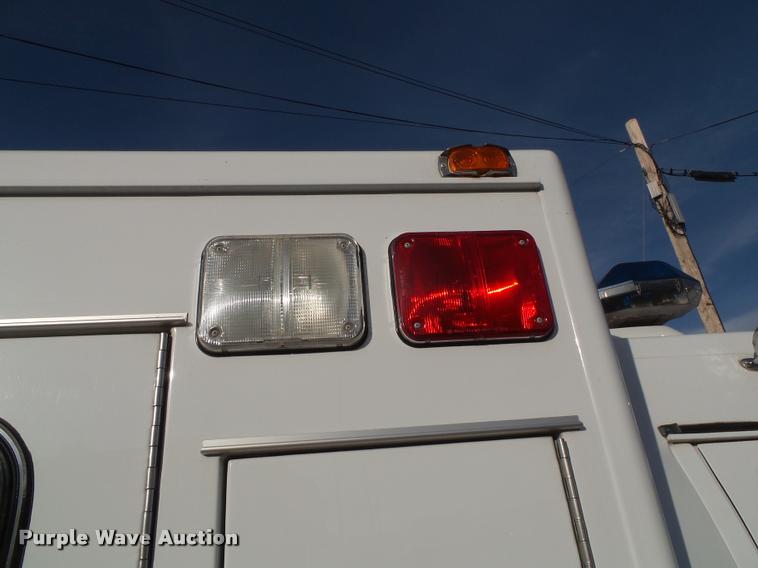 image for item K8083 1999 Ford Econoline E450 ambulance