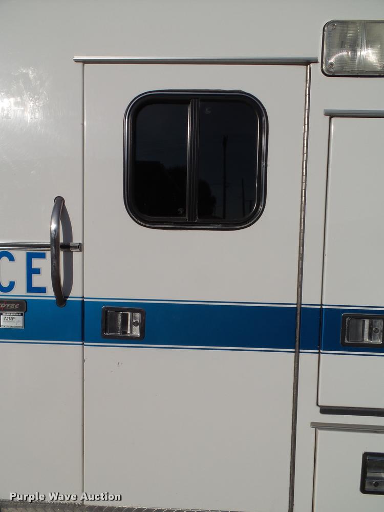 image for item K8083 1999 Ford Econoline E450 ambulance