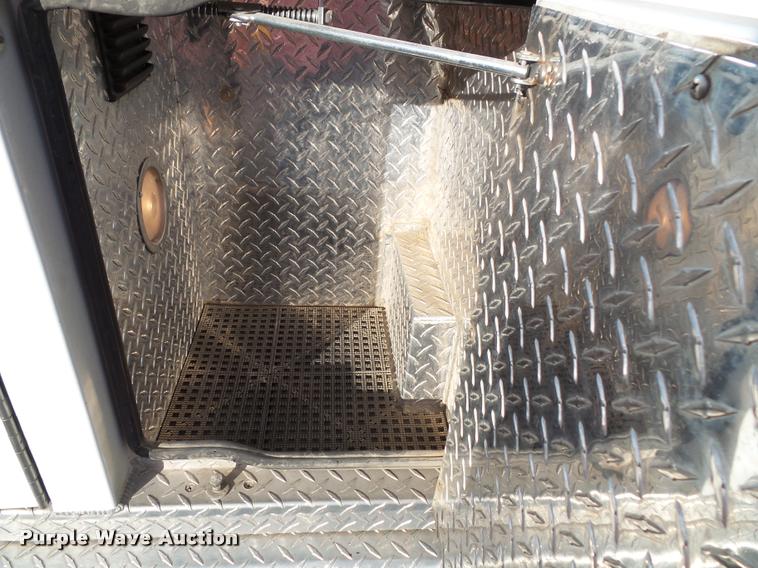 image for item K8083 1999 Ford Econoline E450 ambulance