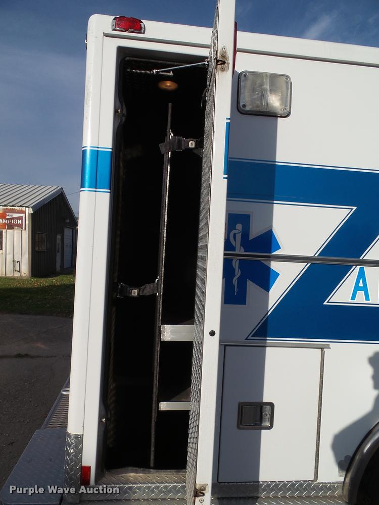 image for item K8083 1999 Ford Econoline E450 ambulance