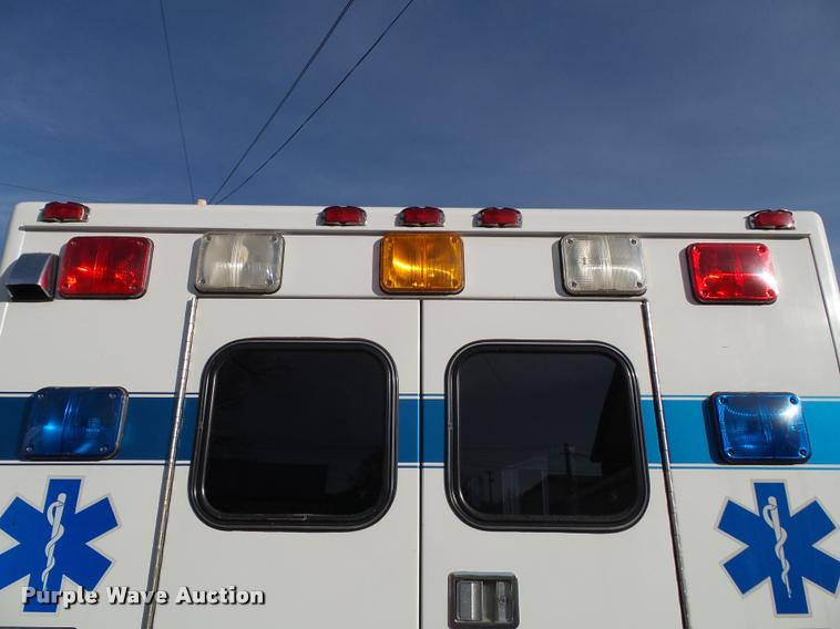 image for item K8083 1999 Ford Econoline E450 ambulance