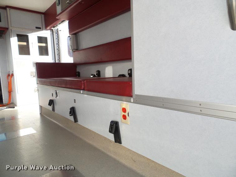 image for item K8083 1999 Ford Econoline E450 ambulance