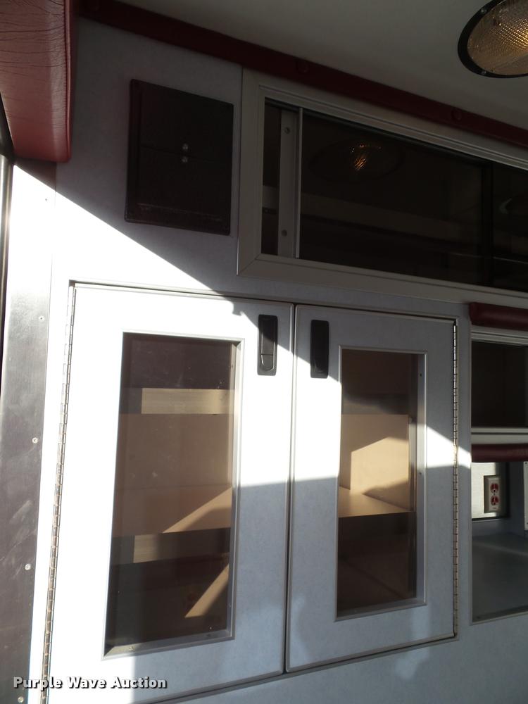 image for item K8083 1999 Ford Econoline E450 ambulance