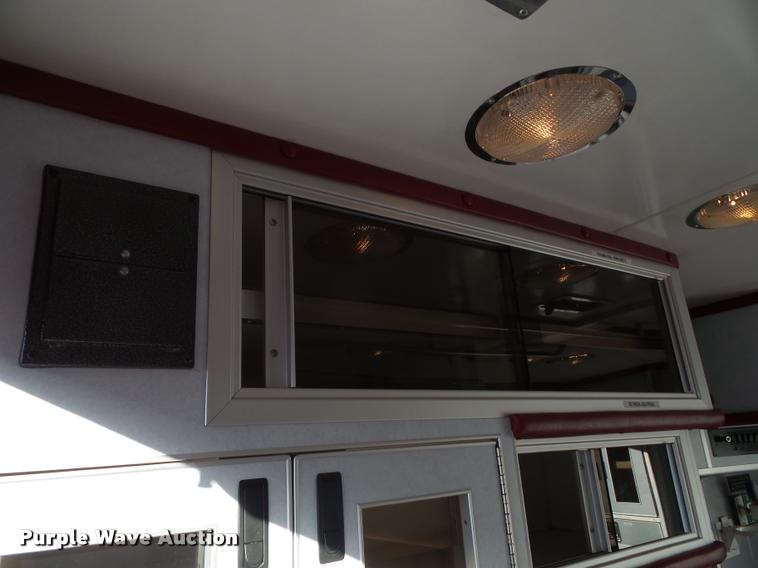 image for item K8083 1999 Ford Econoline E450 ambulance