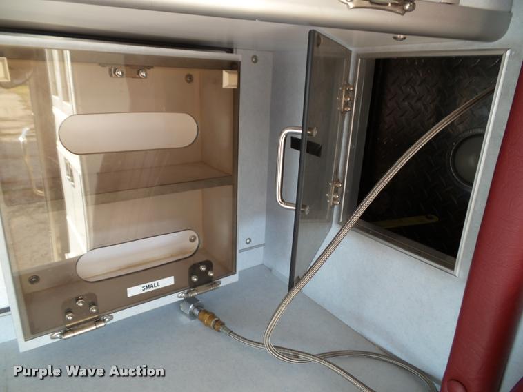 image for item K8083 1999 Ford Econoline E450 ambulance