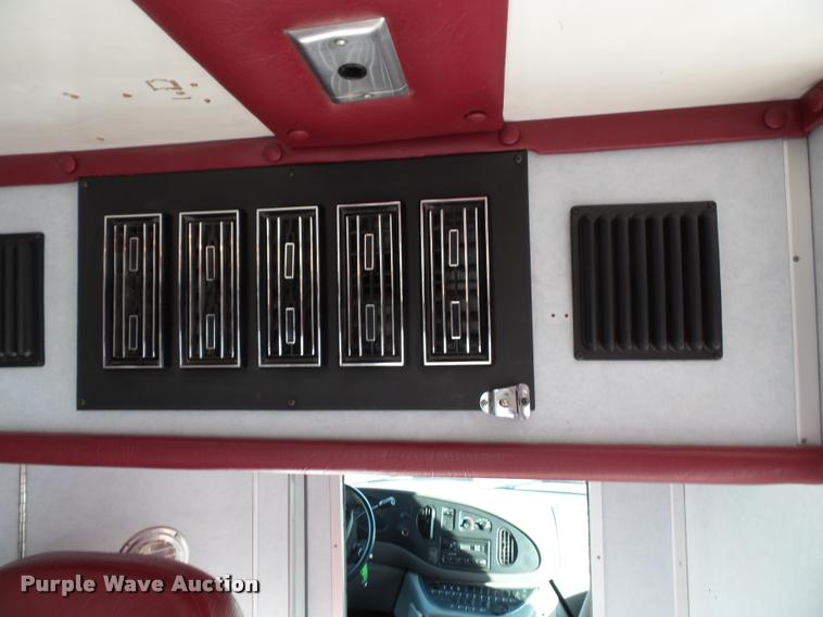 image for item K8083 1999 Ford Econoline E450 ambulance