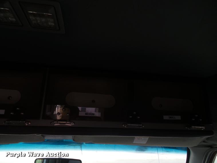 image for item K8083 1999 Ford Econoline E450 ambulance