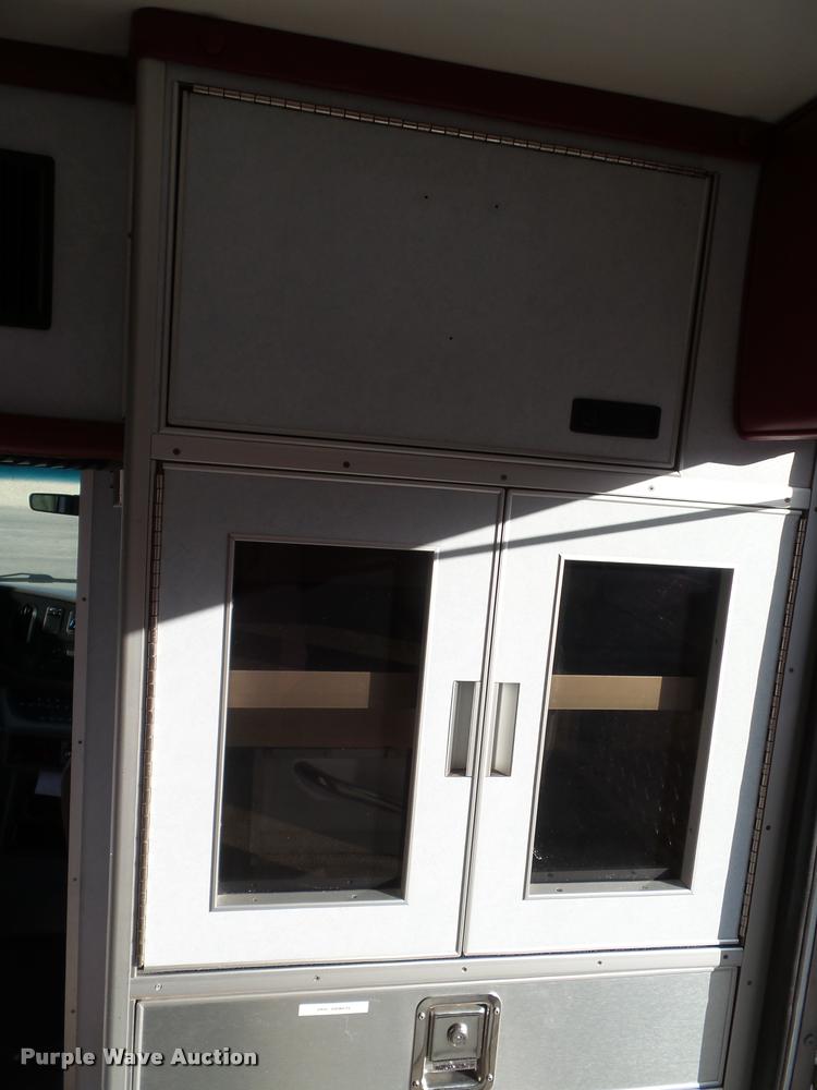 image for item K8083 1999 Ford Econoline E450 ambulance