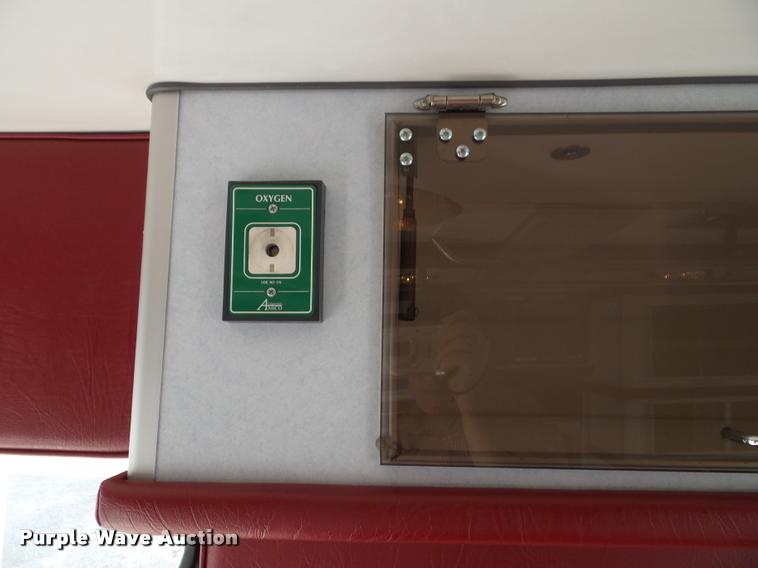 image for item K8083 1999 Ford Econoline E450 ambulance