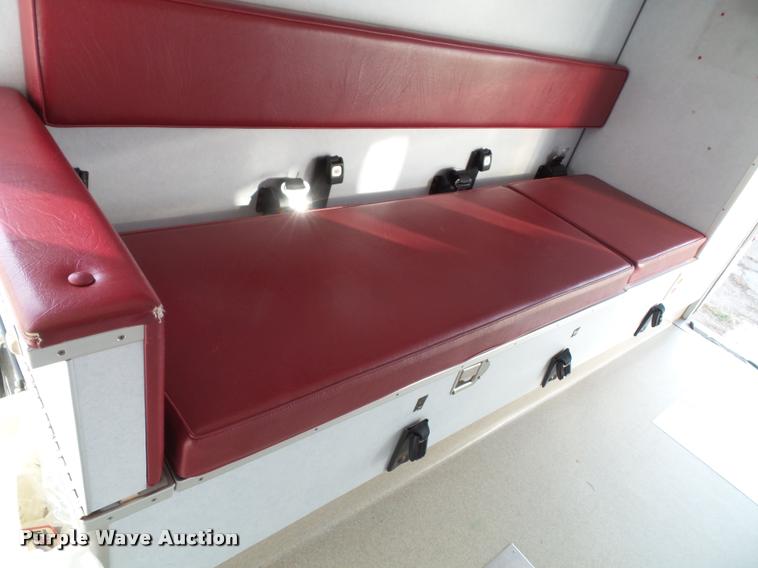 image for item K8083 1999 Ford Econoline E450 ambulance