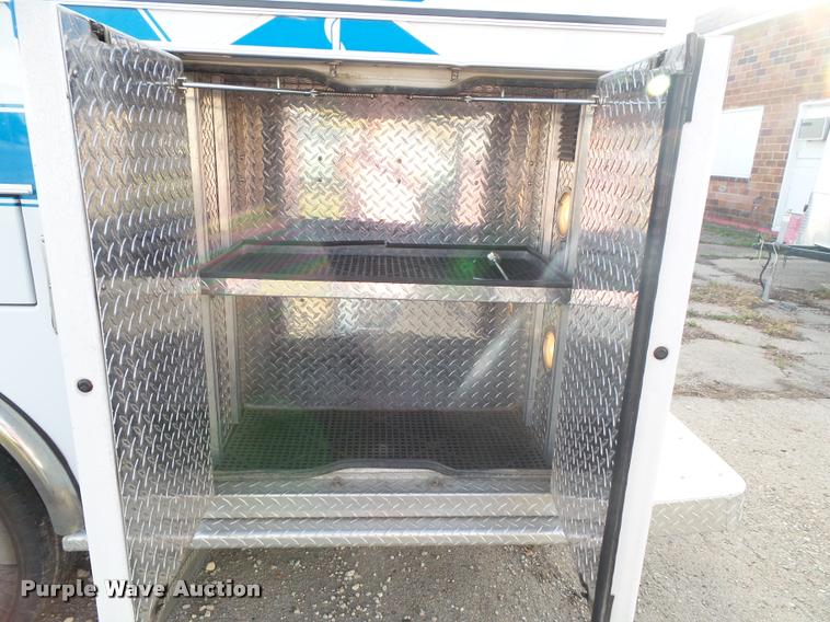 image for item K8083 1999 Ford Econoline E450 ambulance