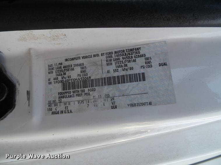 image for item K8083 1999 Ford Econoline E450 ambulance