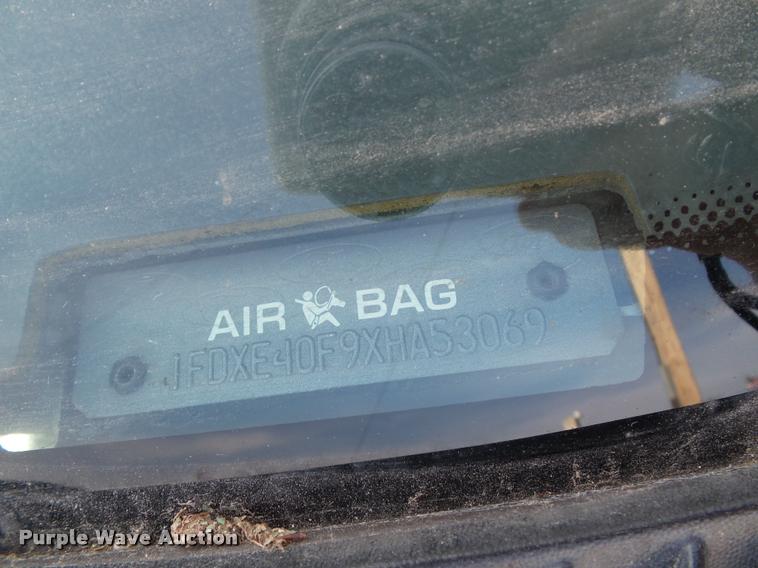 image for item K8083 1999 Ford Econoline E450 ambulance