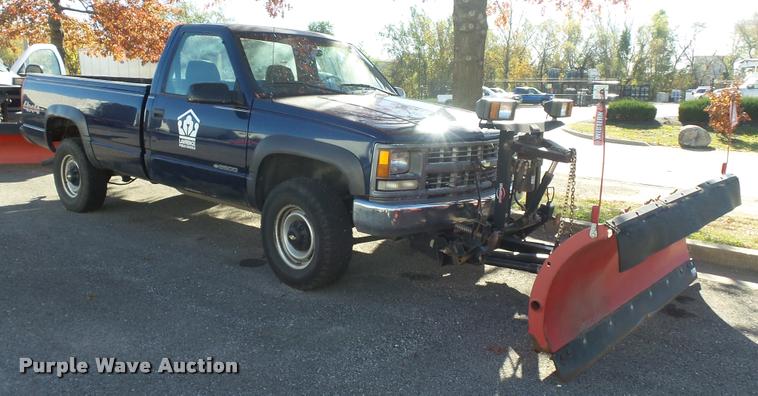 image for item K8098 2000 Chevrolet 2500 pickup truck