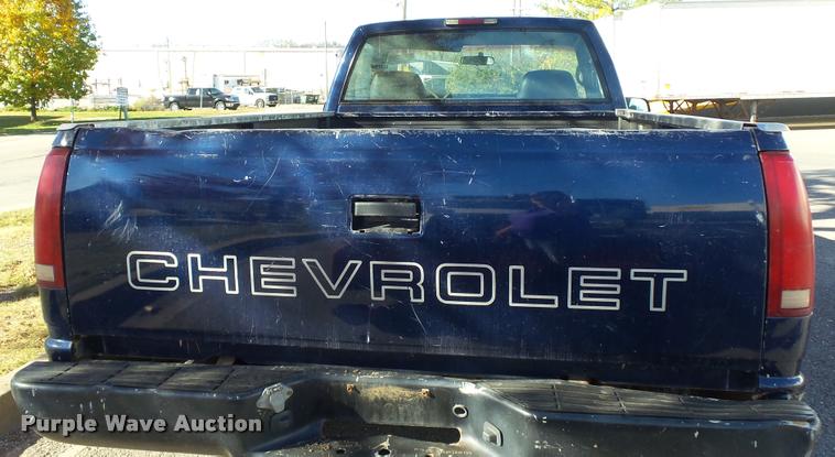 image for item K8098 2000 Chevrolet 2500 pickup truck