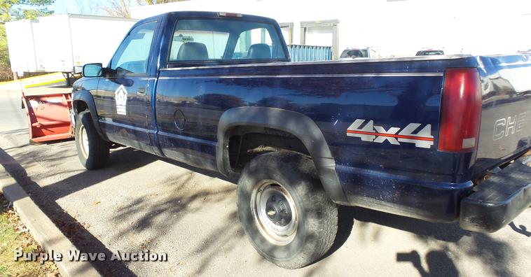 image for item K8098 2000 Chevrolet 2500 pickup truck